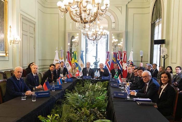 Comienza la cumbre de presidentes de Mercosur; buscan mayor apertura comercial