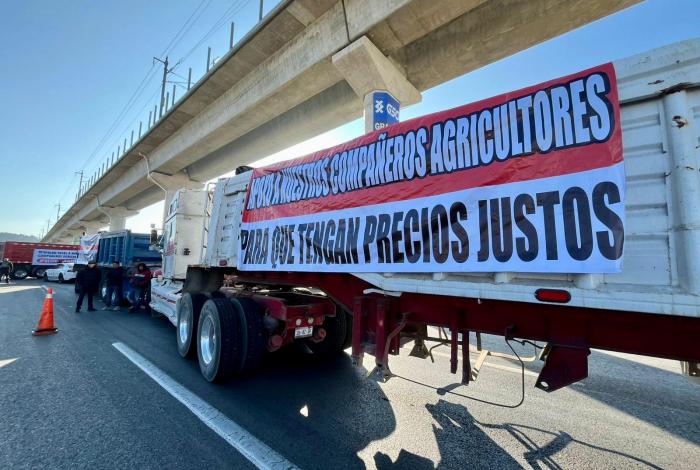 Comienzan bloqueos de transportistas y productores del campo