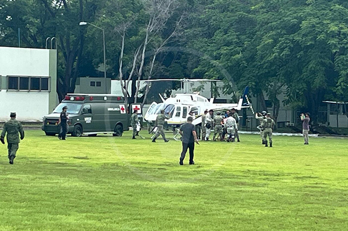 Comisario regional y guardias civiles heridos en emboscada en Tierra Caliente son trasladados a hospital en Charo