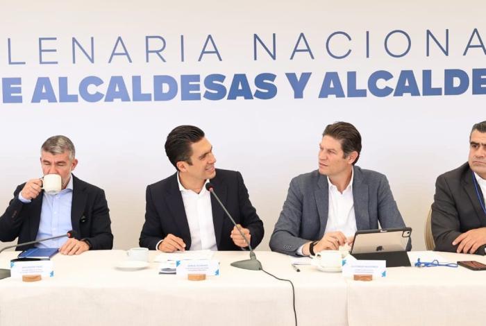 Comparte Alfonso Martínez buenas prácticas de Gobierno con alcaldes del país