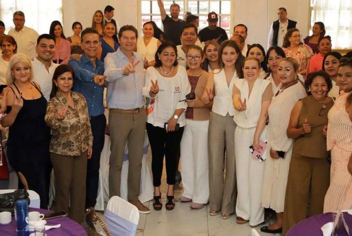 Comparte Paola Delgadillo proyectos exitosos del DIF Morelia a mujeres de Lázaro Cárdenas