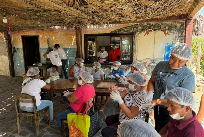 Compesca impulsa economía de mujeres pesqueras en Aquila