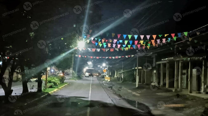 Comuneros bloquean la Uruapan-Los Reyes por un intento de secuestro