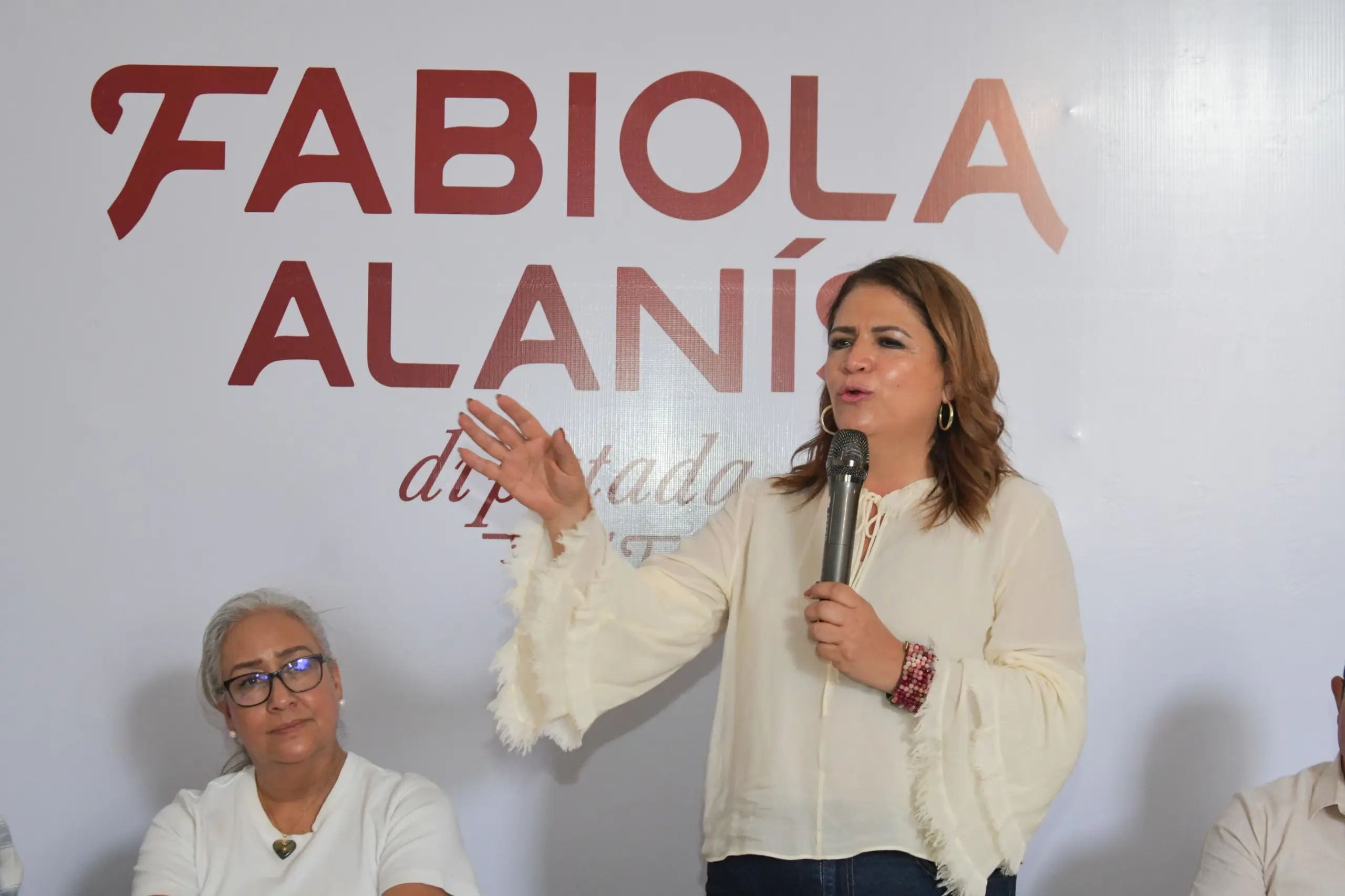 “Comunidad migrante no merece un trato que la criminalice”: Fabiola Alanís