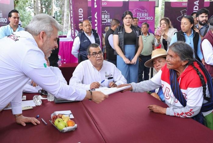 Con audiencia pública Bedolla se encuentra con pobladores en Tzintzuntzan