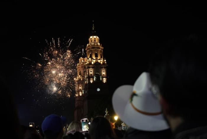 Con encendido especial de Catedral, Morelia le da la bienvenida a La Arrolladora