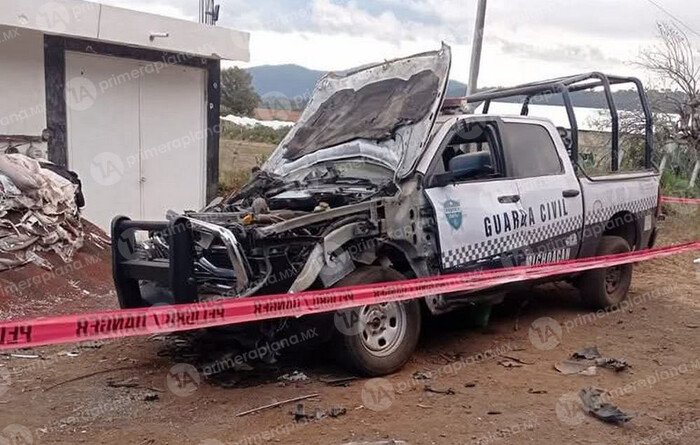 Con explosivos, destrozan patrulla de la Guardia Civil en Tangamandapio