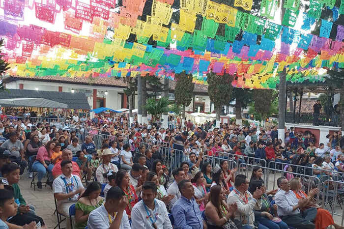 Con gran colorido, inicia la Expo Feria de Ziracuaretiro 2025