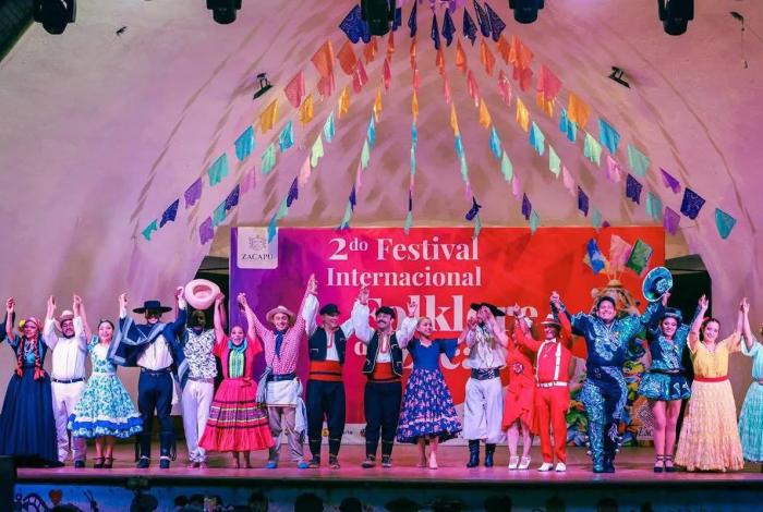 Con gran éxito inicia el 2do Festival Internacional del Folklore en Zacapu
