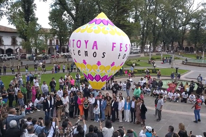 Con la elevación de un globo de gran tamaño, inició el Festival de Cantoya Pátzcuaro 2024