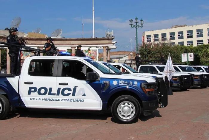 Con la entrega de 5 nuevas patrullas y una suburban blindada, Zitácuaro refuerza la seguridad, tras ola de violencia
