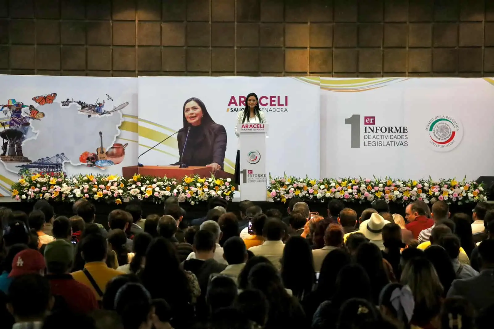 Con mantas exhiben repudio a la senadora Araceli Saucedo