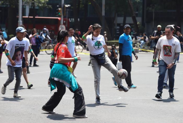 Con partido de fútbol informal, activistas visibilizan crisis de desapariciones en México