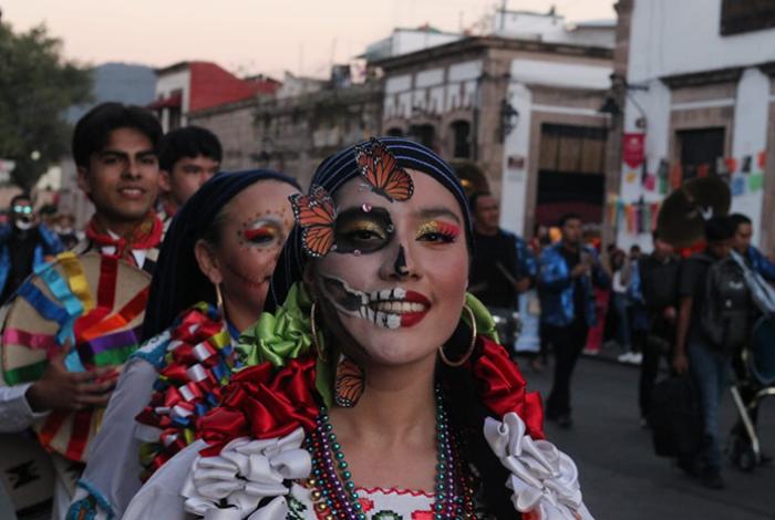 Con Procesión Purépecha, rinden homenaje a difuntos en el centro de Morelia