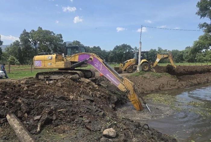 Con retiro de azolve del lago de Pátzcuaro se consolidan acciones para su rescate: SCOP