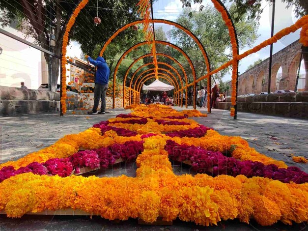 Con simbólico portal de flores, recibirán a las almas de difuntos, en Morelia