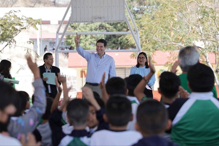 Con techumbres, Gobierno de Morelia mejora condiciones en escuelas y centros deportivos