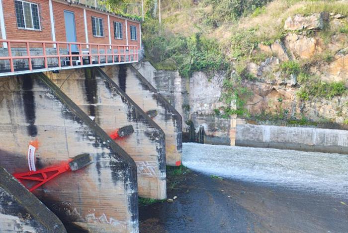 Conagua disminuye desfogue controlado de la presa de Cointzio
