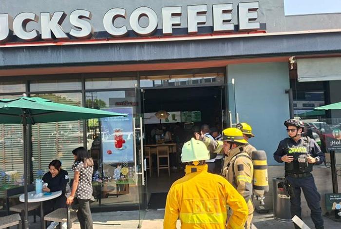 Conato de incendio en Starbucks de La Huerta moviliza a bomberos estatales, en Morelia