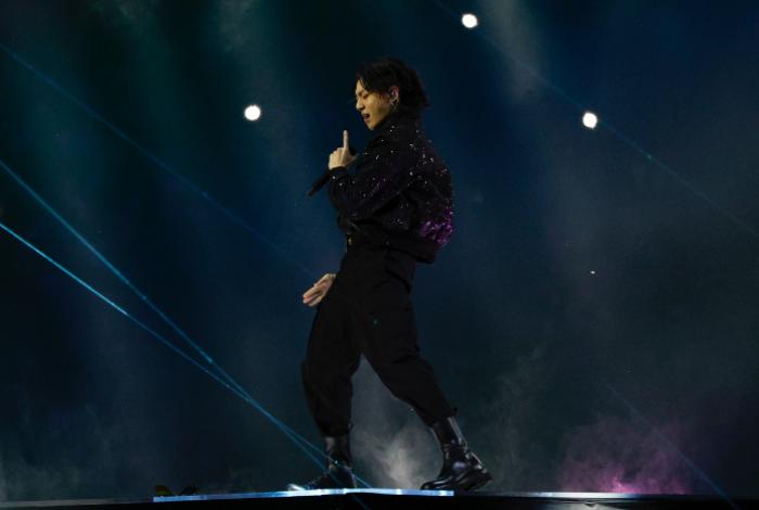 Condenan en Corea del Sur a mujer que acosó a Jungkook de BTS