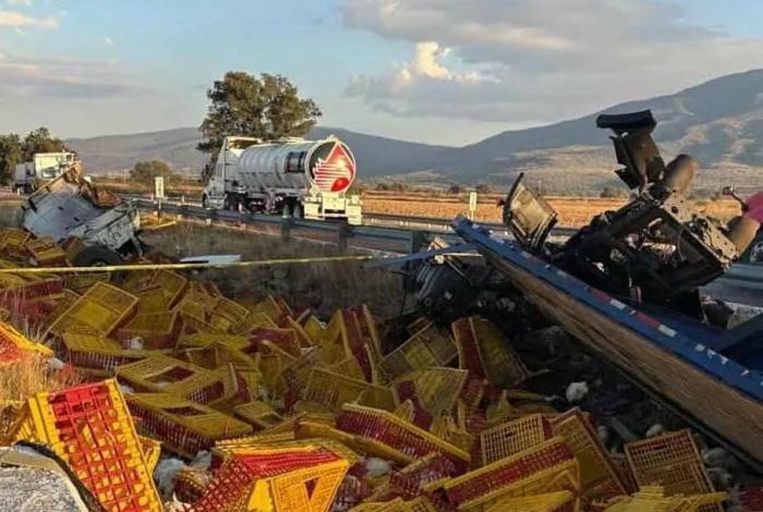 Conductor pierde la vida al volcar la unidad que manejaba en la autopista de Occidente
