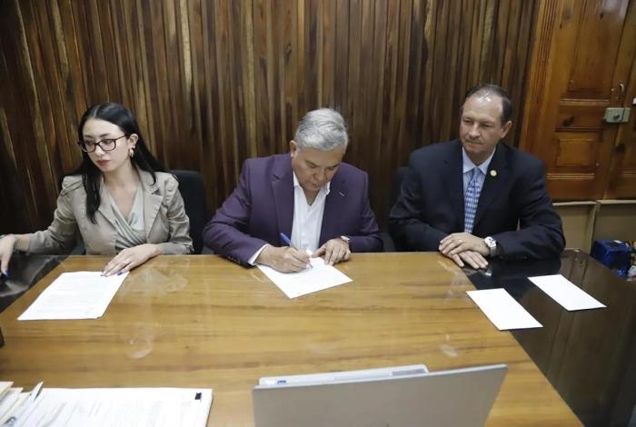 Congreso del Estado y ECOCE A.C., firman convenio de colaboración en pro del reciclaje