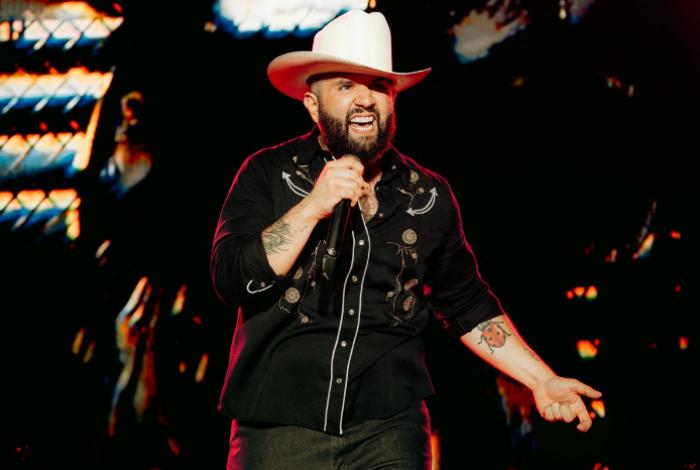 Conoce la lista de objetos que no podrás ingresar al concierto de Carín León: ya hay fila