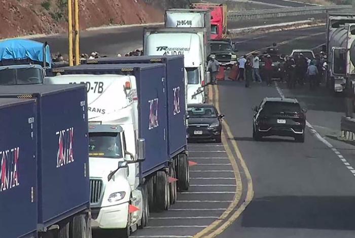 Consejo Supremo Indígena de Michoacán bloquea carreteras y planta de CFE en Los Azufres