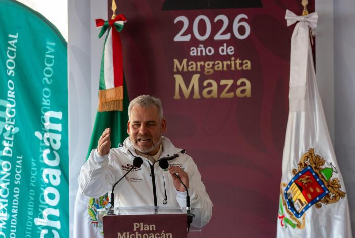 Construcción del hospital del IMSS en Villas del Pedregal, por año y medio: Bedolla