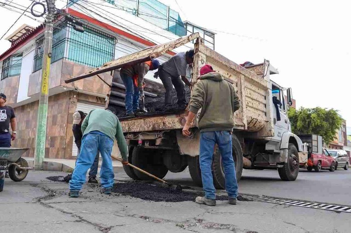 Continúa Mónica Valdez programa de bacheo en Zacapu