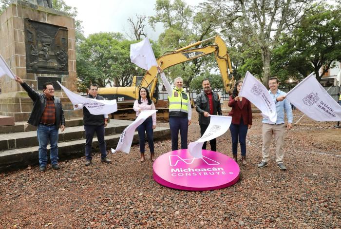 Continúa transformación de Pátzcuaro; inicia Bedolla restauración de plaza Gertrudis Bocanegra