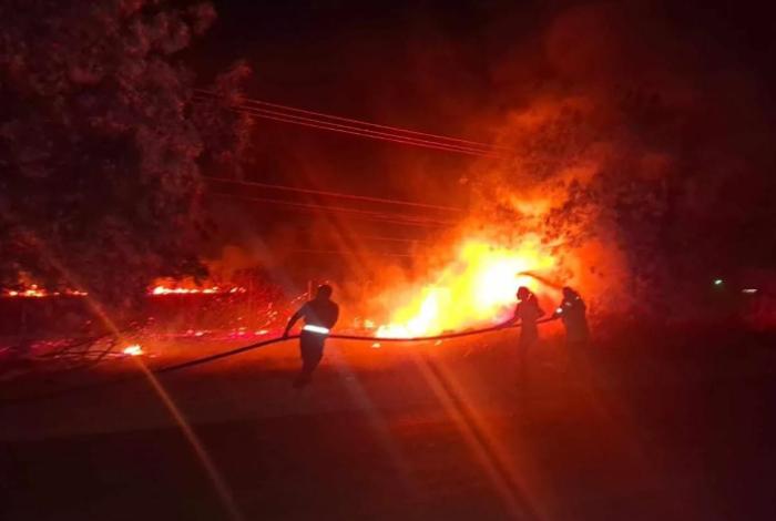Continúan los incendios de maleza en Apatzingán; bomberos sofocan tres siniestros en menos de una hora