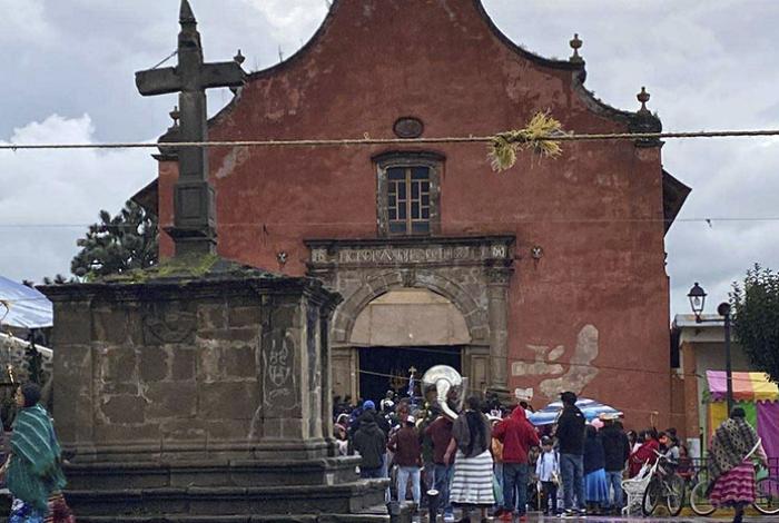 Controlan incendio en Templo de Santiago Apóstol, joya arquitectónica del siglo XVII
