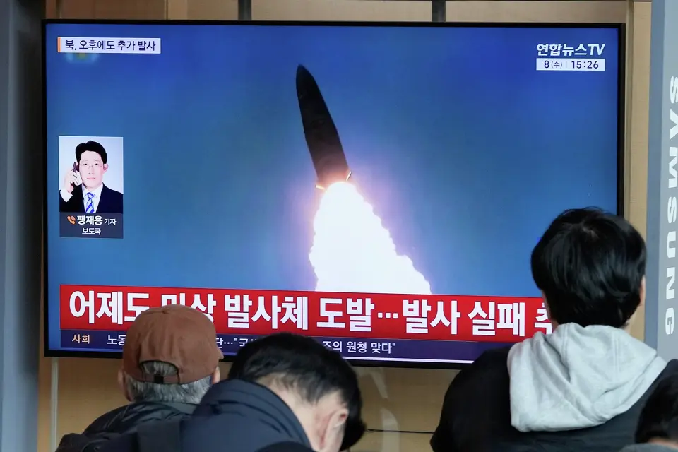 Corea del Norte expone un nuevo misil y su capacidad de guerra electrónica