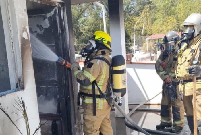 Cortocircuito en cafetera provoca incendio en vivienda de Morelia