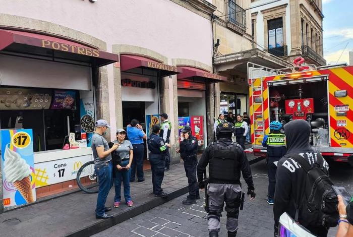 Cortocircuito en negocio de hamburguesas del Centro Histórico de Morelia alerta a trabajadores y comensales
