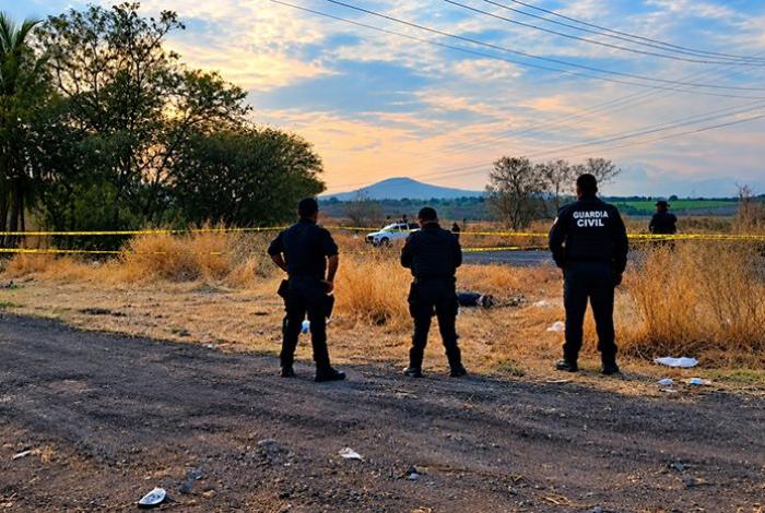 Criminales asesinan a un hombre y abandonan su cuerpo en una brecha de Buenavista Tomatlán