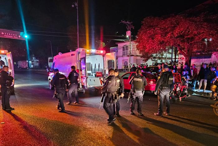 Criminales atacan a los ocupantes de un auto; hay dos heridos graves, en Uruapan