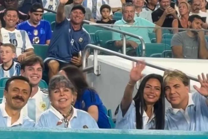 Cristian Castro y Verónica Castro se reencuentran en Miami durante partido de Argentina