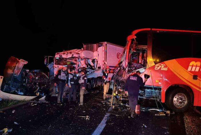 Crónica | Excursión con destino a la tragedia: estudiantes de secundaria salvan la vida tras fuerte choque en La Piedad