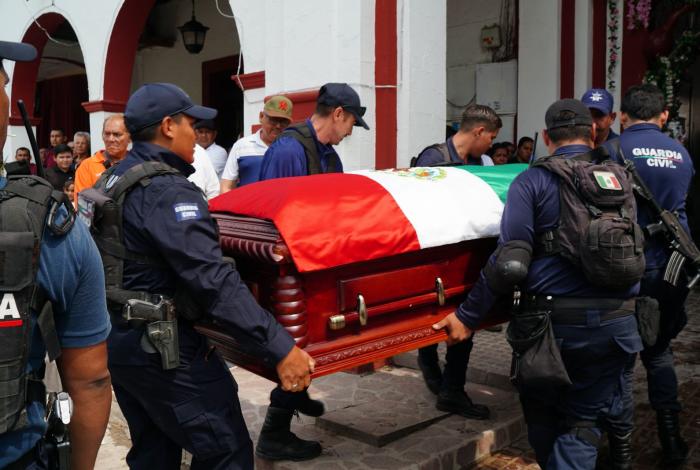 Crónica| Funerales de Martha Laura Mendoza: el adiós a una alcaldesa entre lágrimas, silencio y miedo