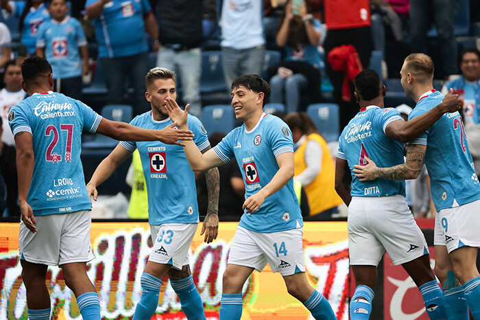 Cruz Azul golea a Necaxa y confirma su liderato en el Apertura del fútbol mexicano