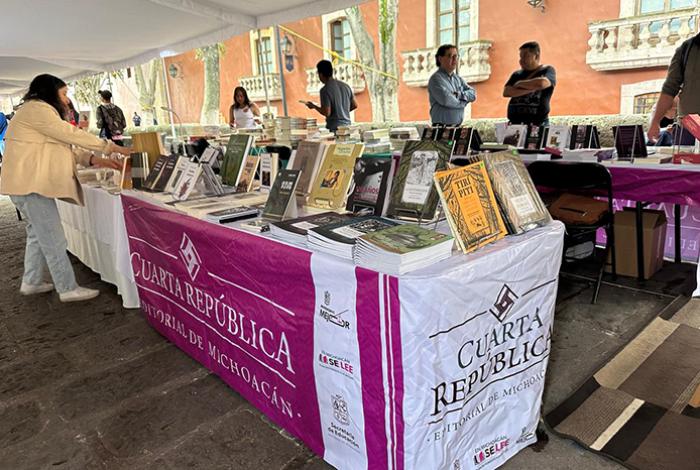 Cuarta República presentará 12 títulos en la Fiesta del Libro y de la Rosa 2026