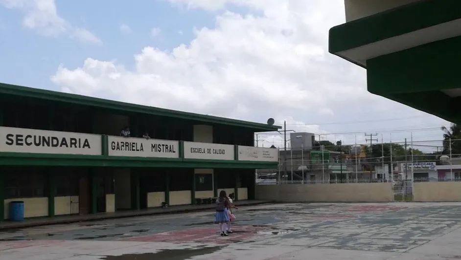 Cuatro menores de edad fueron detenidos por vender droga en escuela de Cancún