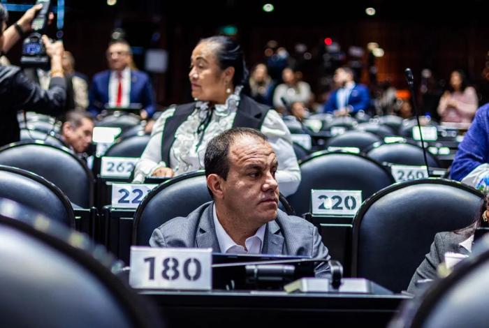 Cuauhtémoc Blanco, sorprendido jugando pádel durante sesión