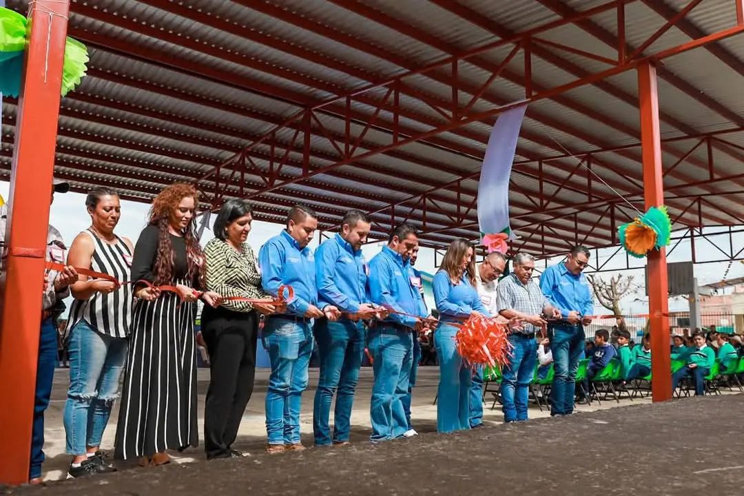 Cumple Gobierno de Zacapu e inaugura techumbre en primaria Ricardo Flores Magón en La Escondida