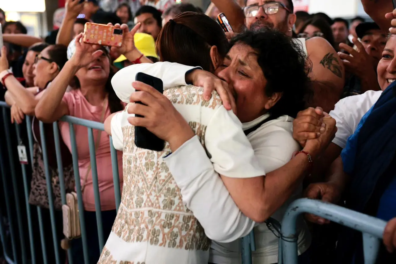 “CUMPLIMOS CON EL PUEBLO DE MÉXICO”: PRESIDENTA CLAUDIA SHEINBAUM INAUGURA EL TREN FELIPE ÁNGELES, BUENAVISTA-AIFA