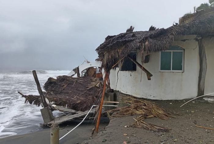 Dalila le pega fuerte a Coahuayana