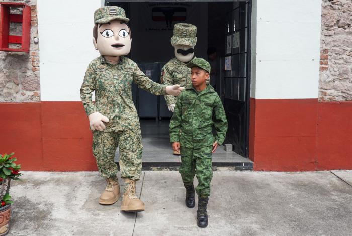Dan a Samuel el orgullo de ser ‘Soldado por un día’