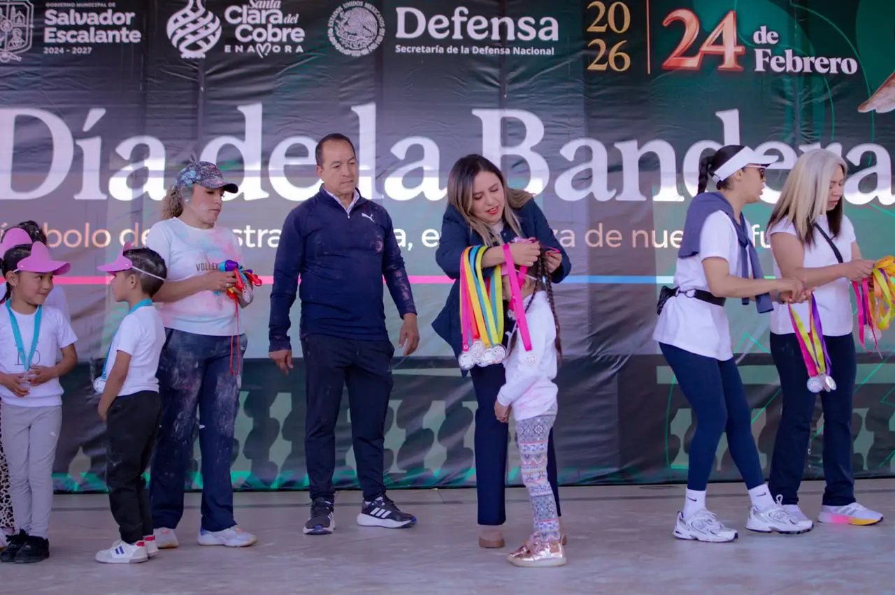 Dayana Pérez celebra a la infancia en Salvador Escalante con entrega de medallas